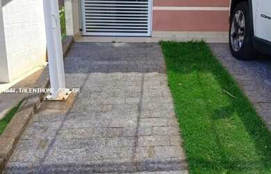 Imagem: A casa em condomínio possui 3 Dormitórios, 2 Banheiros, 2