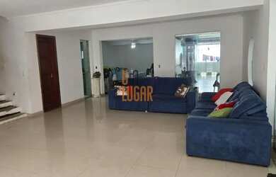 Imagem: A casa possui 5 Dormitórios, 3 Banheiros, 500m² de Área e