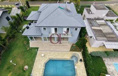 Imagem: A casa em condomínio possui 4 Dormitórios, 4 Banheiros, 5