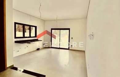 Imagem: A casa possui 3 Dormitórios, 5 Banheiros, 2 Vagas na garagem