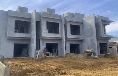 Imagem: A casa possui 2 Dormitórios, 2 Banheiros, 2 Vagas na garagem