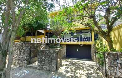 Imagem: A casa possui 5 Dormitórios, 5 Banheiros, 2 Vagas na garagem