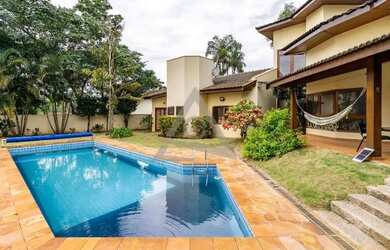 Imagem: A casa em condomínio possui 4 Dormitórios, 4 Banheiros, 3