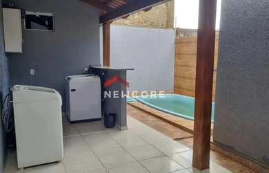 Imagem: A casa possui 2 Dormitórios, 2 Banheiros, 3 Vagas na garagem