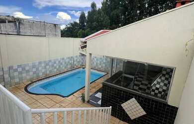 Imagem: A casa em condomínio possui 3 Dormitórios, 2 Banheiros, 2