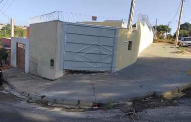 Imagem: A casa à venda possui 2 Dormitórios, 2 Banheiros, 3 Vagas