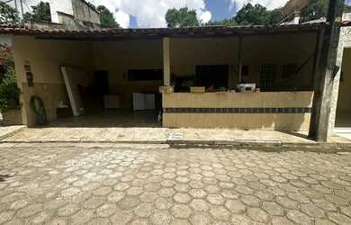 Imagem: A casa em condomínio possui 3 Dormitórios, 2 Banheiros, 1