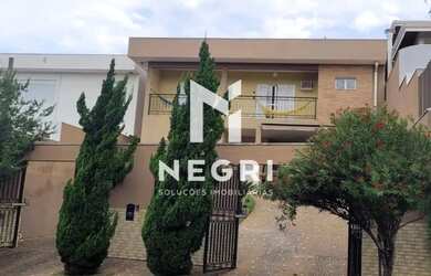 Imagem: A casa em condomínio possui 4 Dormitórios, 5 Banheiros, 2