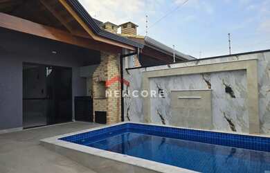 Imagem: A casa possui 2 Dormitórios, 2 Banheiros, 2 Vagas na garagem