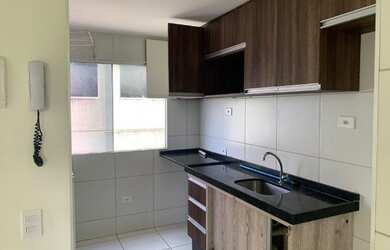 Imagem: O apartamento possui 2 Dormitórios, 1 Banheiro, 1 Vaga na garagem