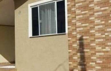 Imagem: A casa possui 2 Dormitórios, 2 Banheiros, 1 Vaga na garagem