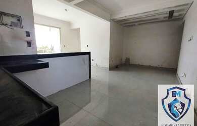 Imagem: A casa possui 3 Dormitórios, 2 Banheiros, 2 Vagas na garagem