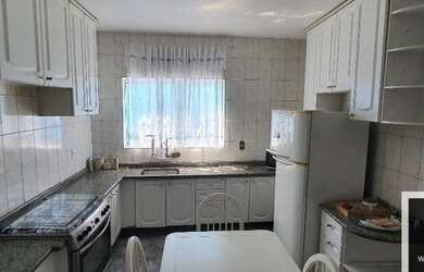 Imagem: A casa possui 3 Dormitórios, 3 Banheiros, 2 Vagas na garagem