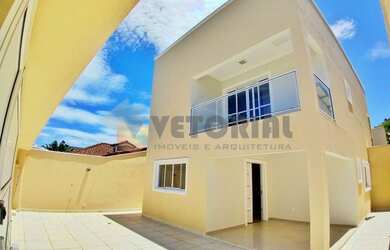 Imagem: A casa possui 3 Dormitórios, 2 Banheiros, 3 Vagas na garagem