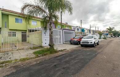 Imagem: A casa possui 3 Dormitórios, 2 Banheiros, 2 Vagas na garagem