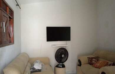 Imagem: A casa possui 2 Dormitórios, 2 Banheiros, 1 Vaga na garagem