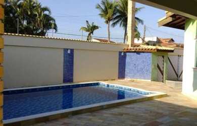 Imagem: A casa possui 3 Dormitórios, 2 Banheiros, 1 Vaga na garagem