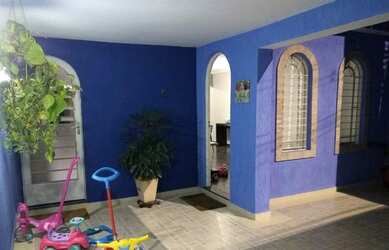 Imagem: A casa possui 2 Dormitórios, 1 Banheiro, 1 Vaga na garagem