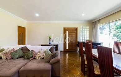 Imagem: A casa possui 4 Dormitórios, 3 Banheiros, 3 Vagas na garagem