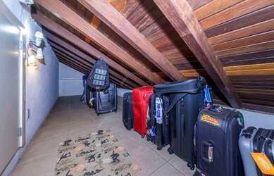 Imagem: A casa em condomínio possui 4 Dormitórios, 5 Banheiros, 4