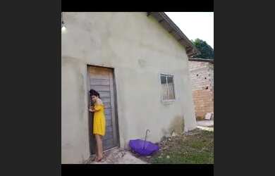 Imagem: A casa possui 2 Dormitórios, 1 Banheiro, 1 Vaga na garagem