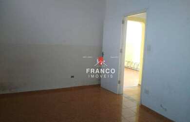 Imagem: A casa possui 3 Dormitórios, 4 Banheiros, 225m² de Área e