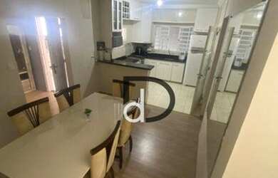 Imagem: A casa possui 4 Dormitórios, 4 Banheiros, 2 Vagas na garagem