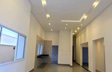 Imagem: A casa em condomínio possui 3 Dormitórios, 1 Banheiro, 4 Vagas