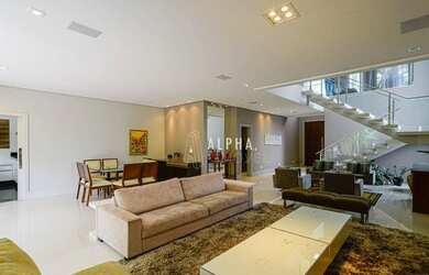 Imagem: A casa em condomínio possui 4 Dormitórios, 5 Banheiros, 5