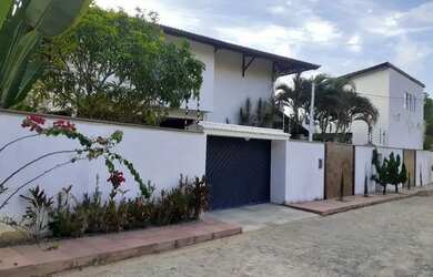 Imagem: A casa possui 5 Dormitórios, 5 Banheiros, 4 Vagas na garagem