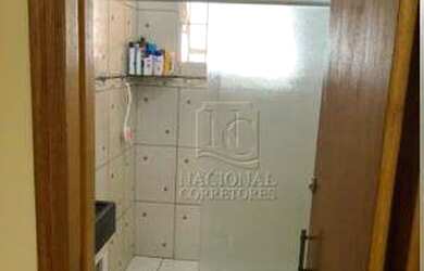 Imagem: A casa possui 3 Dormitórios, 1 Banheiro, 2 Vagas na garagem