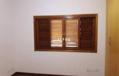 Imagem: A casa em condomínio possui 3 Dormitórios, 5 Banheiros, 388m²