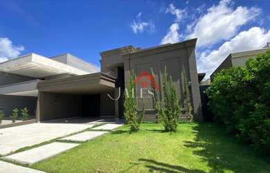 Imagem: A casa em condomínio possui 3 Dormitórios, 2 Banheiros, 300m²