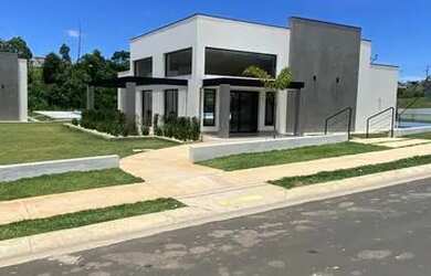 Imagem: O terreno possui 200m² de Área e está localizado em Vila