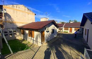 Imagem: A casa possui 2 Dormitórios, 1 Banheiro, 1 Vaga na garagem