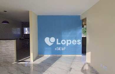 Imagem: A casa possui 3 Dormitórios, 1 Banheiro, 2 Vagas na garagem