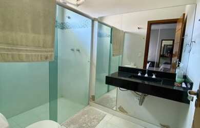 Imagem: A casa possui 4 Dormitórios, 5 Banheiros, 3 Vagas na garagem