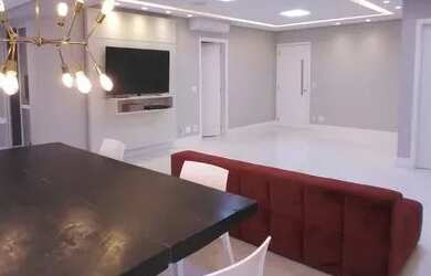 Imagem: O apartamento possui 4 Dormitórios, 4 Banheiros, 2 Vagas na