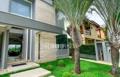 Imagem: A casa possui 5 Dormitórios, 5 Banheiros, 5 Vagas na garagem