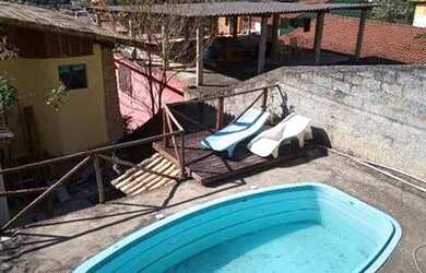 Imagem: A casa possui 2 Dormitórios, 1 Banheiro, 1 Vaga na garagem