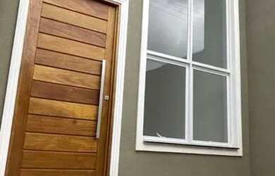 Imagem: A casa possui 3 Dormitórios, 3 Banheiros, 2 Vagas na garagem