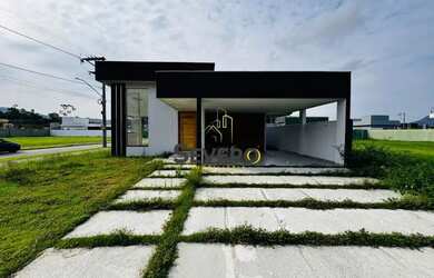 Imagem: A casa em condomínio possui 3 Dormitórios, 2 Banheiros, 2