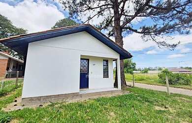 Imagem: A casa possui 2 Dormitórios, 1 Banheiro, 1 Vaga na garagem