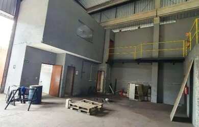 Imagem: O depósito possui 3 Vagas na garagem, 1.100m² de Área e