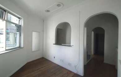 Imagem 2: Locação - Excelente Casa Comercial na Rua Paula Lima esquina com Dr....