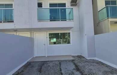 Imagem: A casa possui 3 Dormitórios, 3 Banheiros, 1 Vaga na garagem