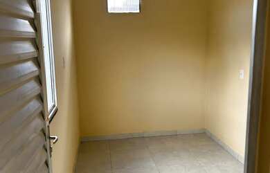 Imagem: A casa possui 2 Dormitórios, 1 Banheiro e está localizado