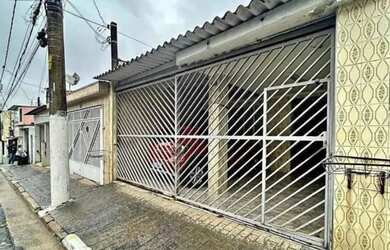 Imagem: A casa possui 2 Dormitórios, 1 Banheiro, 2 Vagas na garagem