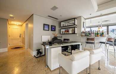 Imagem 2: Apartamento de luxo, mobiliado, com 201m² de área privativa, de 3 dormitórios,...