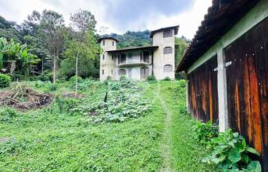 Imagem: A casa possui 3 Dormitórios, 1 Banheiro, 4 Vagas na garagem